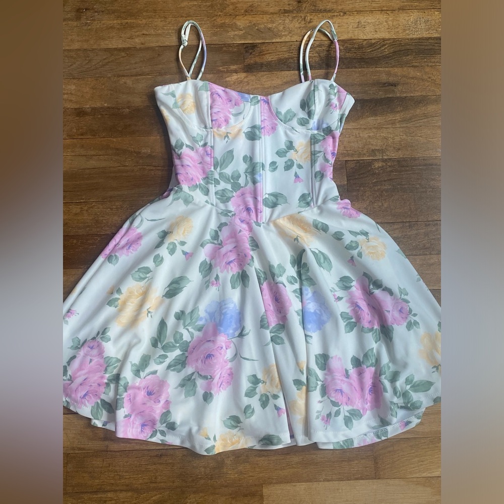 Zara floral dress size small never worn!